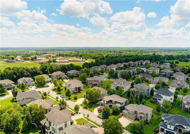 5th image of 9405 W 163rd Place, Stilwell, KS 66085 | MLS# 2630804