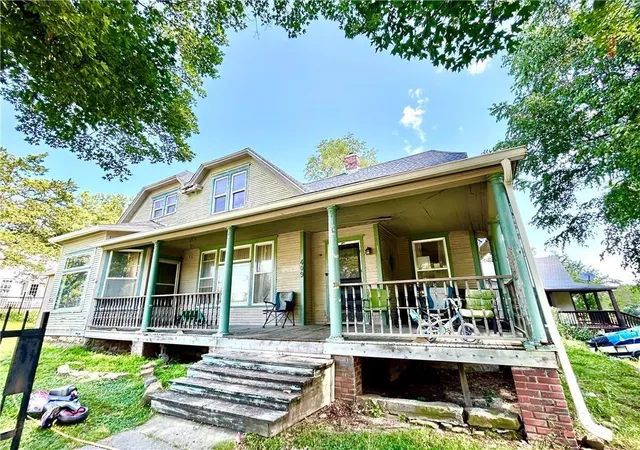 4th image of 409 E Spring St, El Dorado Springs, MO 64744 | MLS# 2630824