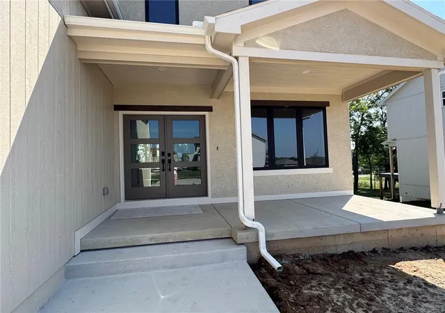 2nd image of 1957 Longview Dr, Liberty, MO 64068 | MLS# 2630825