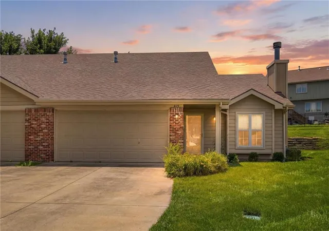 Homes for sale in Lawrence, KS | 4115 W 26th Ter, Lawrence, KS 66047 | MLS# 2630827