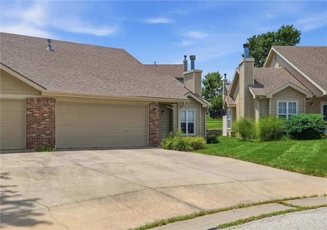Homes for sale in Lawrence, KS | 4115 W 26Th Ter, Lawrence, KS 66047 | MLS# 2630827