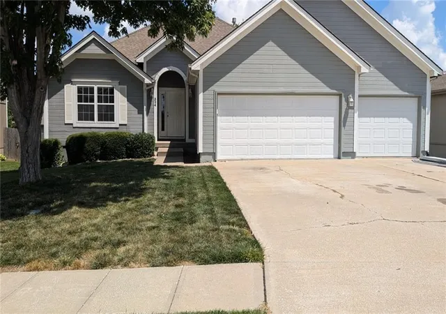 Single family home for sale at 324 NE Woodbury Dr, Lees Summit, MO 64086 | MLS# 2630833