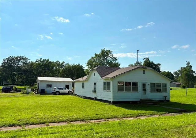 Homes for sale in Bronson, KS | 304 Clay St, Bronson, KS 66716 | MLS# 2630848