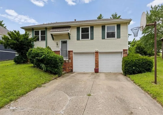Photo 1 of Single family home for sale at 13020 S Sycamore St, Olathe, KS 66062 | MLS# 2630852 | Listing updated on 2026-09-24