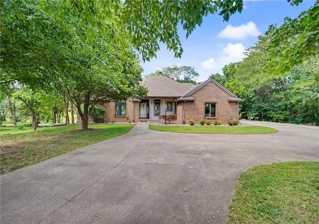 2nd image of 204 E High St, Baldwin City, KS 66006 | MLS# 2630862