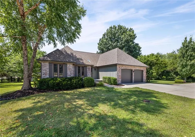 2nd image of 10365 W 159th St, Overland Park, KS 66221 | MLS# 2630872