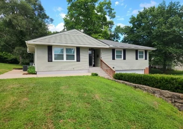 Photo 3 of Sale Pending at 3219 S Vest Ave, Independence, MO 64055 | MLS# 2630875 | Listing updated on 2026-08-18