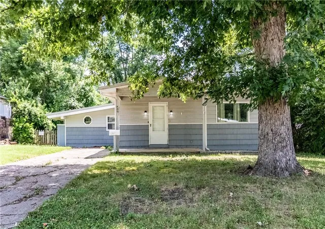 1st image of 409 8th St, Warrensburg, MO 64093 | MLS# 2630877