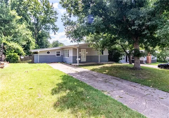 4th image of 409 8Th St, Warrensburg, MO 64093 | MLS# 2630877