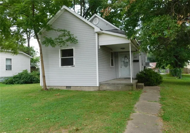 Homes for sale in Pittsburg, KS | 807 W 5th St, Pittsburg, KS 66762 | MLS# 2630879