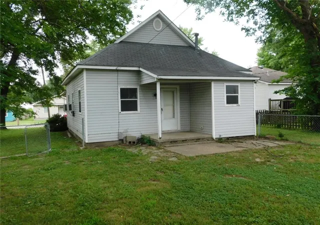 Homes for sale in Pittsburg, KS | 807 W 5th St, Pittsburg, KS 66762 | MLS# 2630879