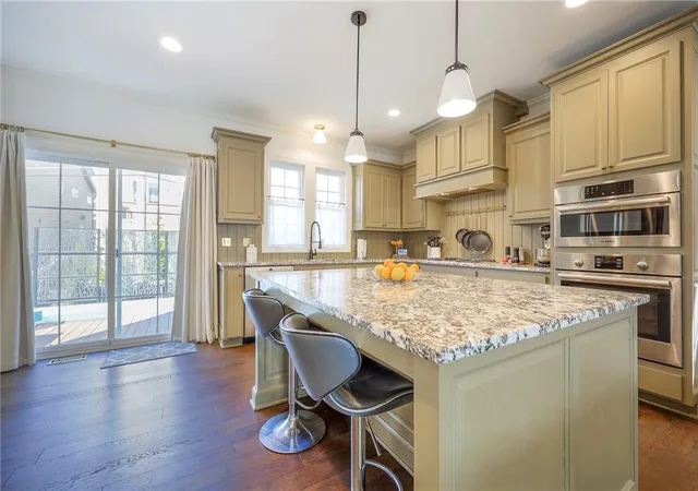 Photo 3 of Single family home for sale at 716 W 45th Street, Kansas City, MO 64111 | MLS# 2630890 | Listing updated on 2026-10-06