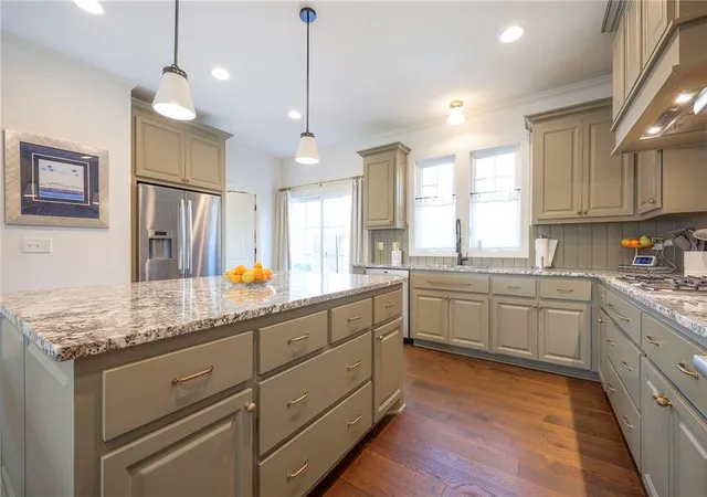 Photo 3 of Single family home for sale at 716 W 45th Street, Kansas City, MO 64111 | MLS# 2630890 | Listing updated on 2026-10-19