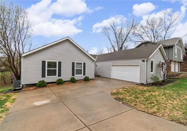 3rd image of 7400 N Granby Ave, Kansas City, MO 64151 | MLS# 2630894