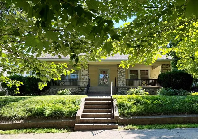 1st image of 1011 S 5th St, Leavenworth, KS 66048 | MLS# 2630897