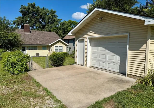 22nd image of 1011 S 5th St, Leavenworth, KS 66048 | MLS# 2630897