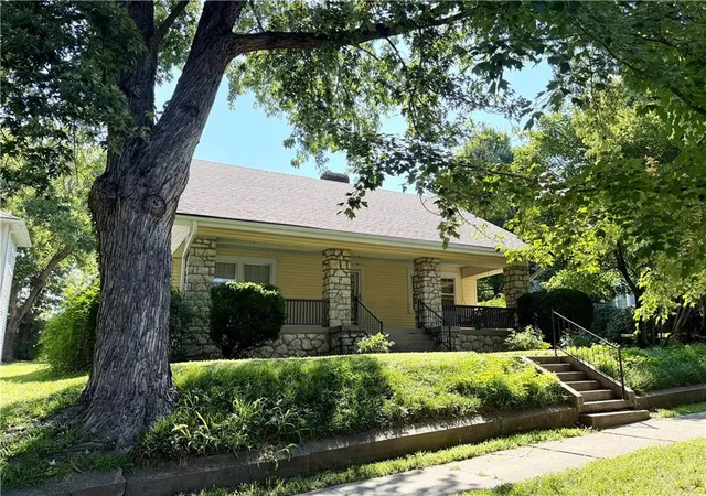 3rd image of 1011 S 5Th St, Leavenworth, KS 66048 | MLS# 2630897