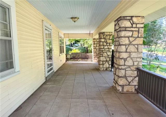4th image of 1011 S 5Th St, Leavenworth, KS 66048 | MLS# 2630897