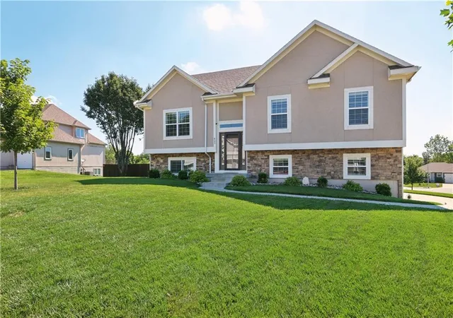 1st image of 805 Cedar Ridge Dr, Raymore, MO 64083 | MLS# 2630905