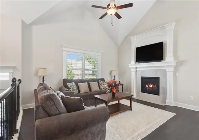 4th image of 805 Cedar Ridge Dr, Raymore, MO 64083 | MLS# 2630905