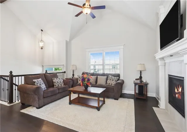 5th image of 805 Cedar Ridge Dr, Raymore, MO 64083 | MLS# 2630905