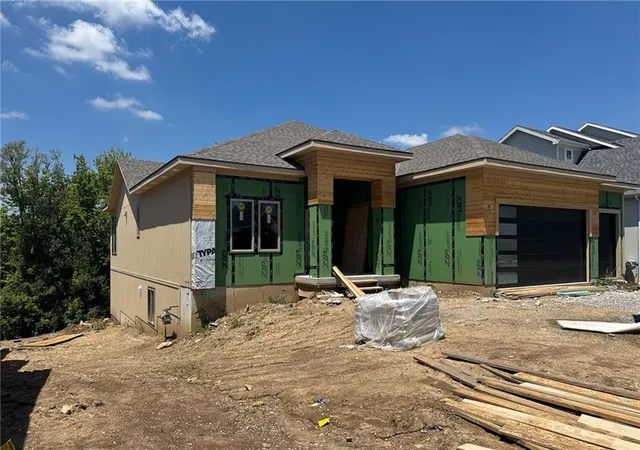 Homes for sale in Lenexa, KS | 9926 Brockway St, Lenexa, KS 66220 | MLS# 2630906