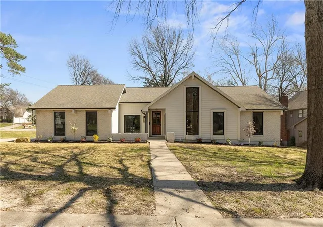 1st image of 10301 Howe Dr, Leawood, KS 66206 | MLS# 2630912