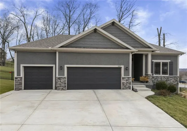 Photo 5 of Sale Pending at 1605 NW 59th Street, Kansas City, MO 64118 | MLS# 2630916 | Listing updated on 2026-08-20