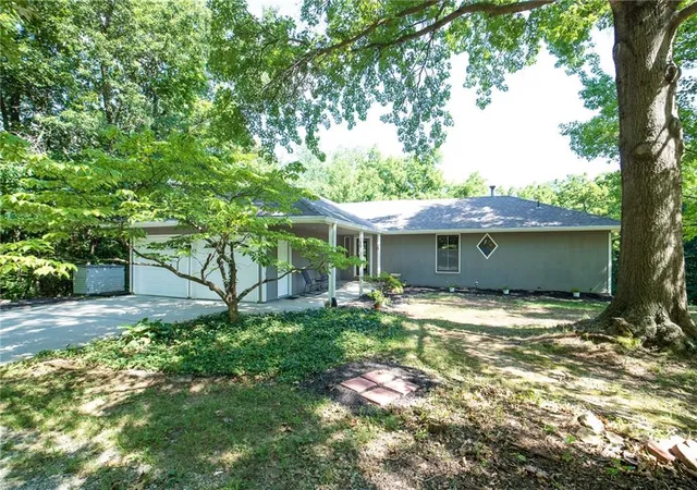 Photo 2 of Single family home for sale at 9819 Howard Rd, Lee's Summit, MO 64086 | MLS# 2630917 | Listing updated on 2026-10-06