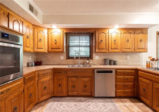 Photo 4 of Single family home for sale at 9819 Howard Rd, Lee's Summit, MO 64086 | MLS# 2630917 | Listing updated on 2026-10-06