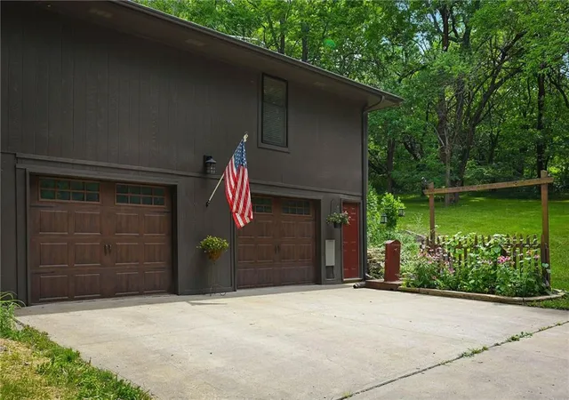 5th image of 22001 S Hedge Hill Dr, Pleasant Hill, MO 64080 | MLS# 2630919