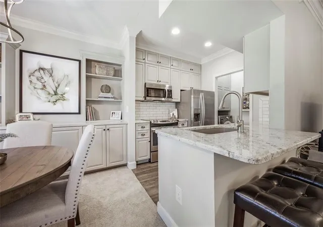 Homes for sale in Leawood, KS | 11622 Tomahawk Creek Pkwy #E, Leawood, KS 66211 | MLS# 2630925