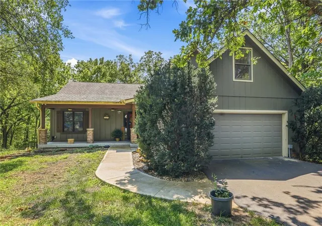 1st image of 9000 Oak Country Ln, De Soto, KS 66018 | MLS# 2630950