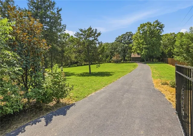 3rd image of 9000 Oak Country Ln, De Soto, KS 66018 | MLS# 2630950