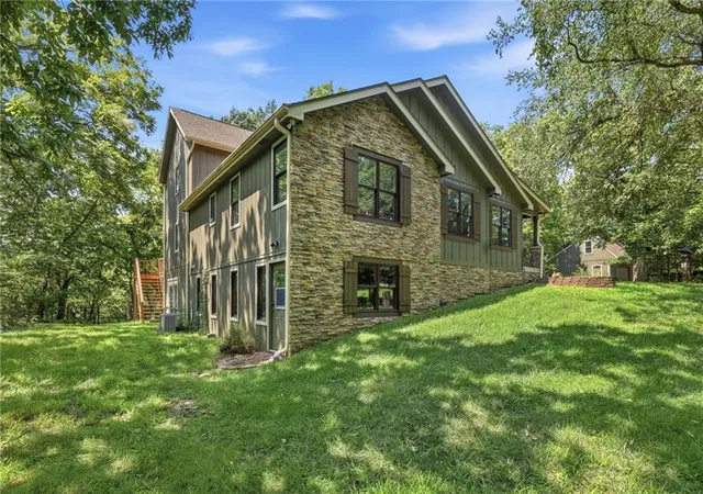 Photo 4 of Single family home for sale at 9000 Oak Country Ln, De Soto, KS 66018 | MLS# 2630950 | Listing updated on 2026-10-06