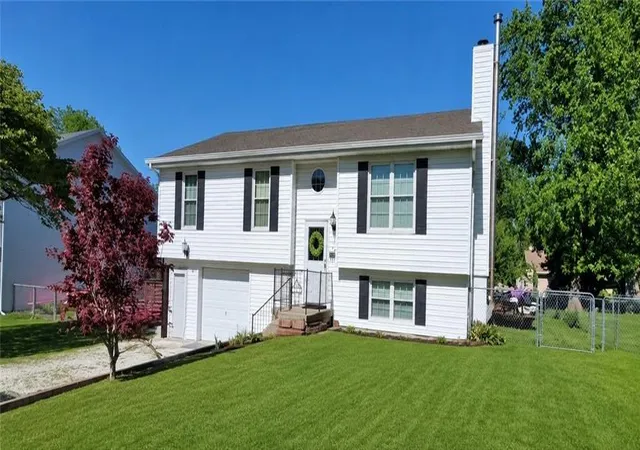 1st image of 103 S Paul Dr, Sibley, MO 64088 | MLS# 2630951