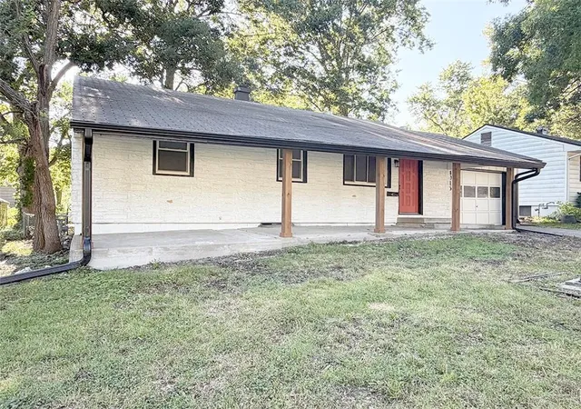 2nd image of 4016 S Spring St, Independence, MO 64055 | MLS# 2630952