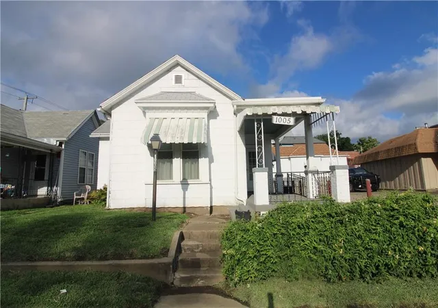 Single Family Residence at 1005 N 22nd Street, Saint Joseph, MO 64506 | MLS# 2630954 | | Sold on 2026-07-21