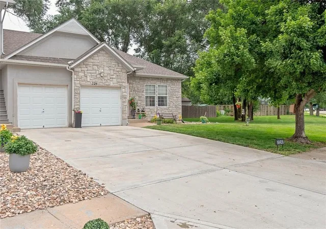 1st image of 724 S Woodson Ln, Gardner, KS 66030 | MLS# 2630957