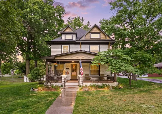Photo 1 of Single family home for sale at 105 Ne Douglas St, Lees Summit, MO 64063 | MLS# 2630958 | Listing updated on 2026-10-06