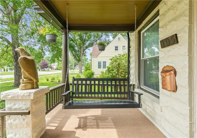 Photo 3 of Single family home for sale at 105 Ne Douglas St, Lees Summit, MO 64063 | MLS# 2630958 | Listing updated on 2026-10-06