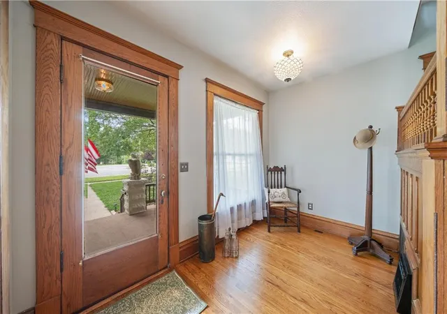 Photo 4 of Single family home for sale at 105 NE Douglas St, Lees Summit, MO 64063 | MLS# 2630958 | Listing updated on 2026-10-06