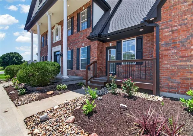 5th image of 20 Se Meadowbrook Dr, Lees Summit, MO 64082 | MLS# 2630962