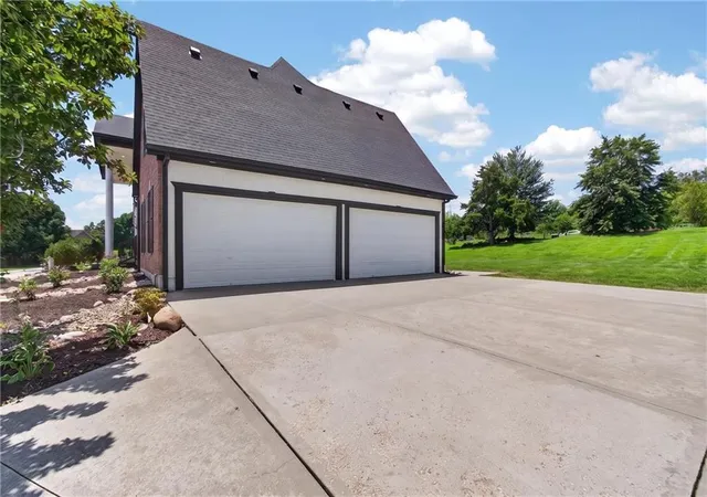 3rd image of 20 Se Meadowbrook Dr, Lees Summit, MO 64082 | MLS# 2630962
