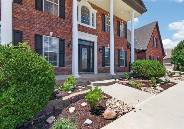 4th image of 20 Se Meadowbrook Dr, Lees Summit, MO 64082 | MLS# 2630962