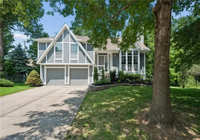 1st image of 4904 Rosehill Dr, Shawnee, KS 66216 | MLS# 2630971