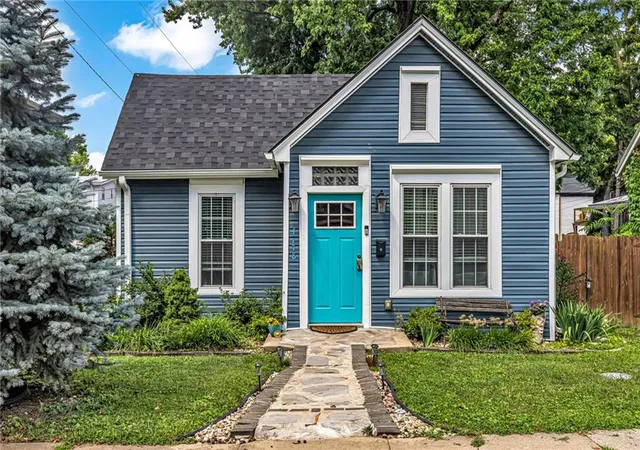 Photo 1 of Sale Pending at 4118 Roanoke Rd, Kansas City, MO 64111 | MLS# 2630974 | Listing updated on 2026-08-09