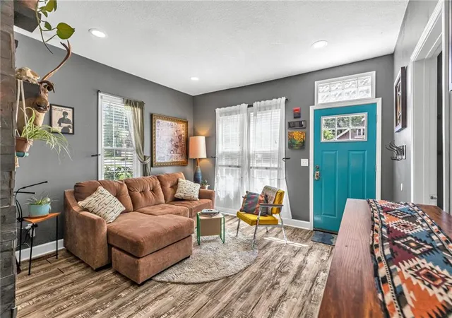 Photo 3 of Sale Pending at 4118 Roanoke Rd, Kansas City, MO 64111 | MLS# 2630974 | Listing updated on 2026-08-09