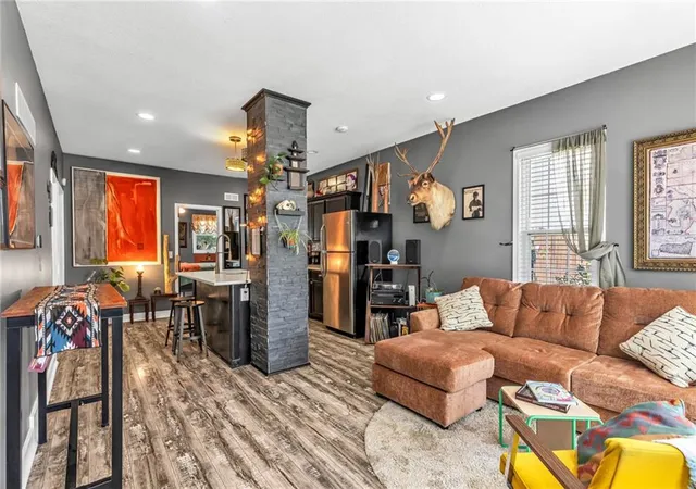Photo 3 of Sale Pending at 4118 Roanoke Rd, Kansas City, MO 64111 | MLS# 2630974 | Listing updated on 2026-08-09