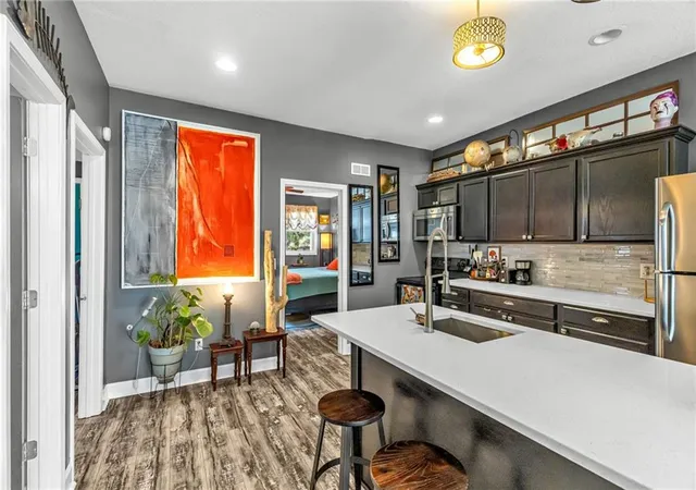 Photo 4 of Sale Pending at 4118 Roanoke Rd, Kansas City, MO 64111 | MLS# 2630974 | Listing updated on 2026-08-09